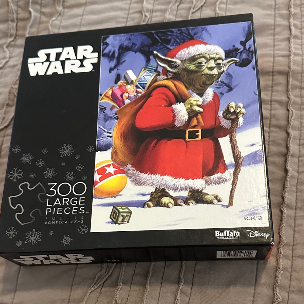 Star Wars Yoda Santa 300-Piece Puzzle - unopened